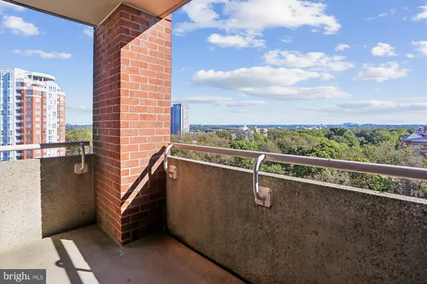 Rockville, MD 20852,5809 NICHOLSON LN #1402