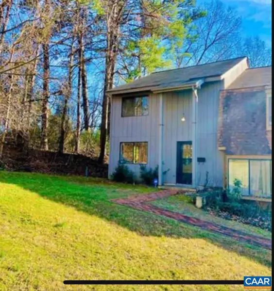26 WOODLAKE DR, Charlottesville, VA 22901