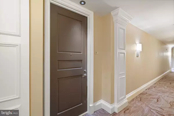 Mclean, VA 22102,8220 CRESTWOOD HEIGHTS DR #315