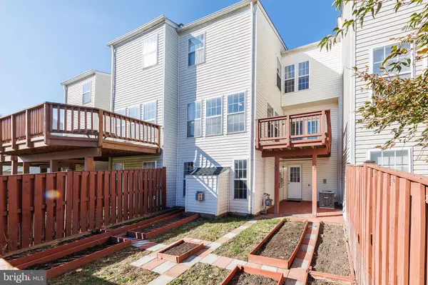 Chantilly, VA 20152,26134 LANDS END DR