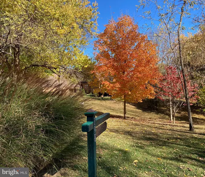 698 ELK RUN ESTATES DR, Harpers Ferry, WV 25425