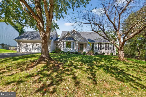 35570 SASSAFRAS DR, Round Hill, VA 20141