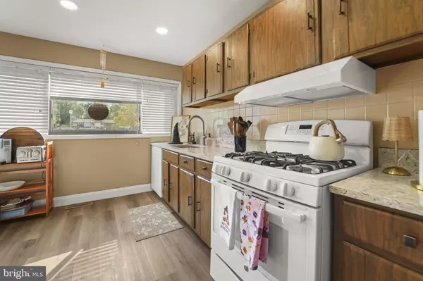 East Windsor, NJ 08520,942 JAMESTOWN RD