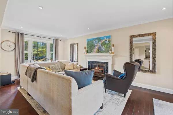 Reston, VA 20191,2307 BALLYCAIRNE CT