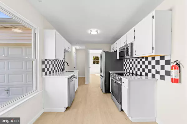 Carneys Point, NJ 08069,33 PINEWOOD AVE