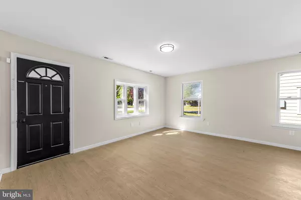 Carneys Point, NJ 08069,33 PINEWOOD AVE