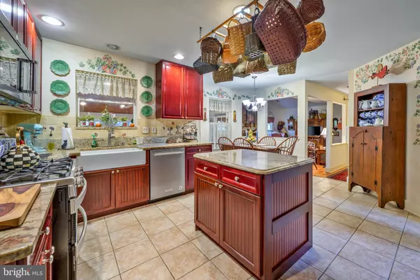 Woodbury, NJ 08096,137 TREELINE DR