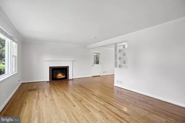 Arlington, VA 22207,3420 N GLEBE RD