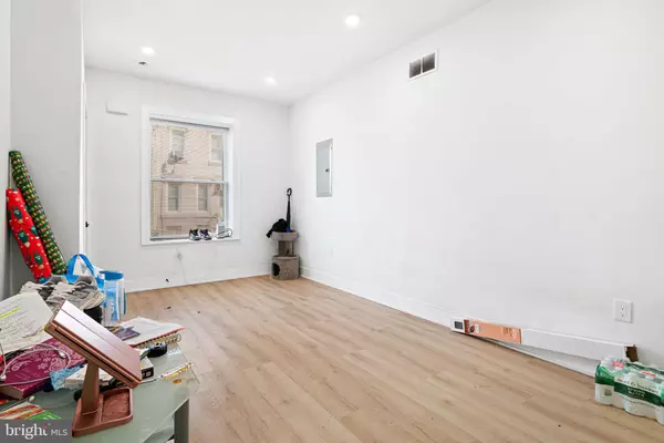 Philadelphia, PA 19133,916 W SOMERSET ST