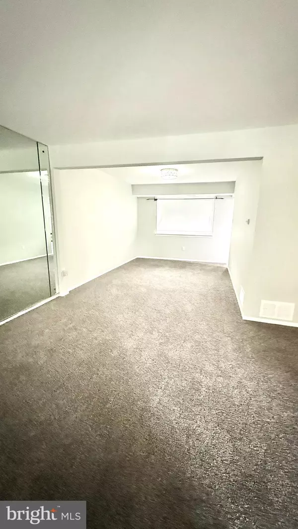 Clementon, NJ 08021,1756 HYBRID PL