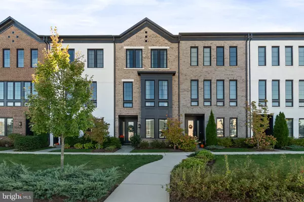20287 SAVIN HILL DR, Ashburn, VA 20147
