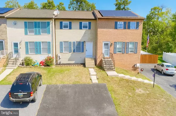 44 N CONLEY LN, Etters, PA 17319