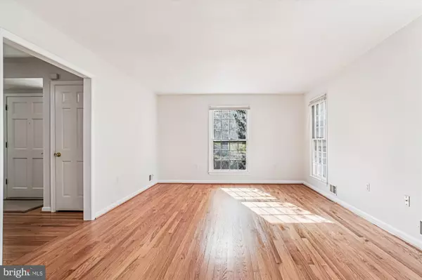 Falls Church, VA 22043,7306 IDYLBROOK CT