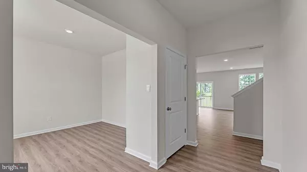 Bayville, NJ 08721,8 DAHLIA CT