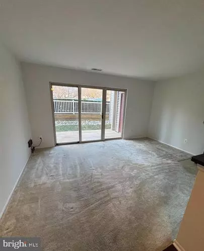 Reston, VA 20190,11703 OLDE ENGLISH DR #B