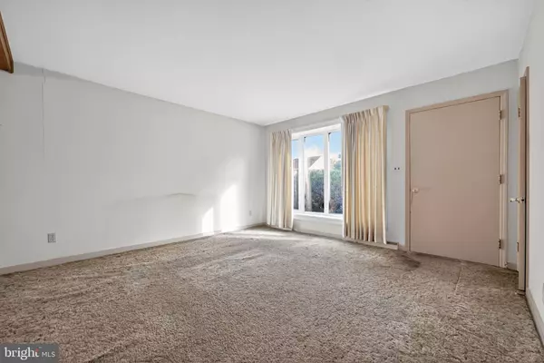 Wilmington, DE 19808,713 DORCASTER DR