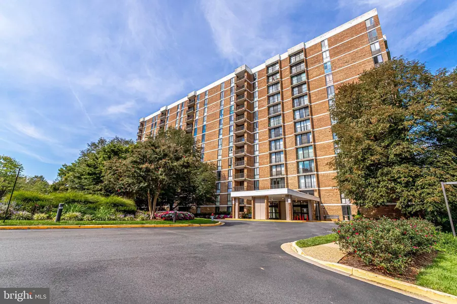 2300 PIMMIT DR #919, Falls Church, VA 22043