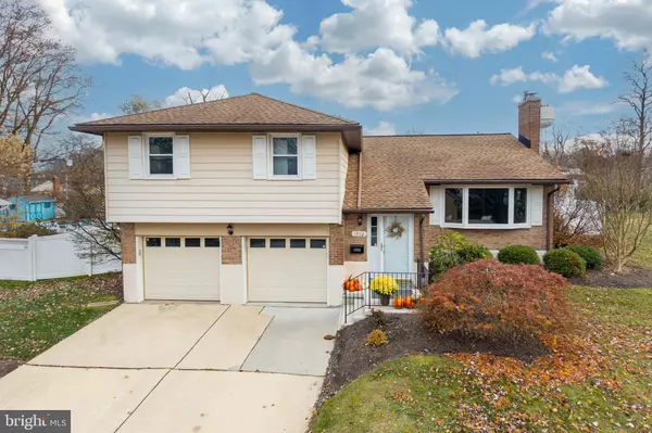 1902 LONGCOME DR, Wilmington, DE 19810