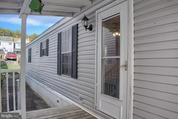 129 SAYLOR ST W, Mount Carmel, PA 17851