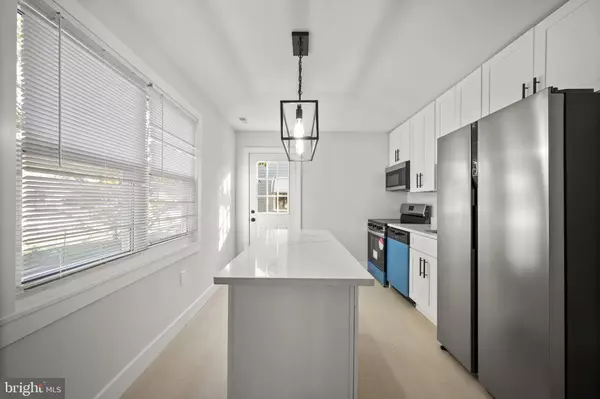 Baltimore, MD 21221,821 S WOODLYNN RD