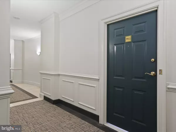 Arlington, VA 22203,3830 9TH ST N #PH3E