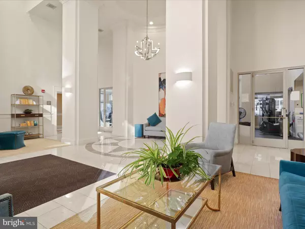 Arlington, VA 22203,3830 9TH ST N #PH3E