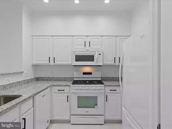 Arlington, VA 22203,3830 9TH ST N #PH3E