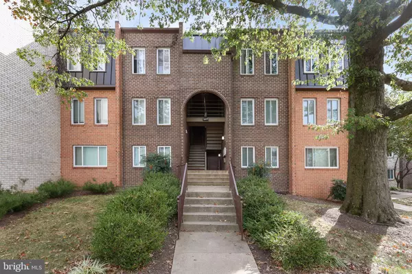 5050 7TH RD S #301, Arlington, VA 22204