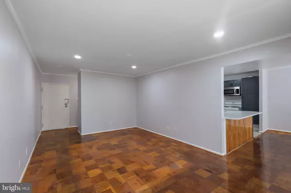 Arlington, VA 22204,5050 7TH RD S #301