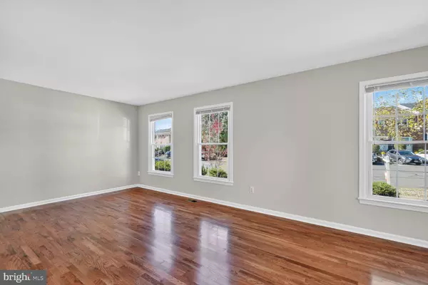 Alexandria, VA 22315,7137 LAKE COVE DR