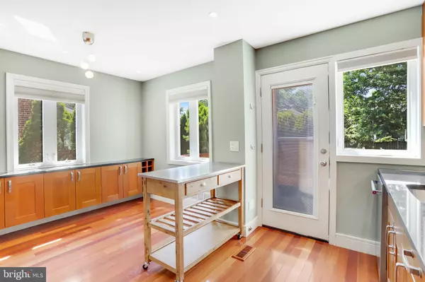 Alexandria, VA 22301,5-A CUSTIS AVE E