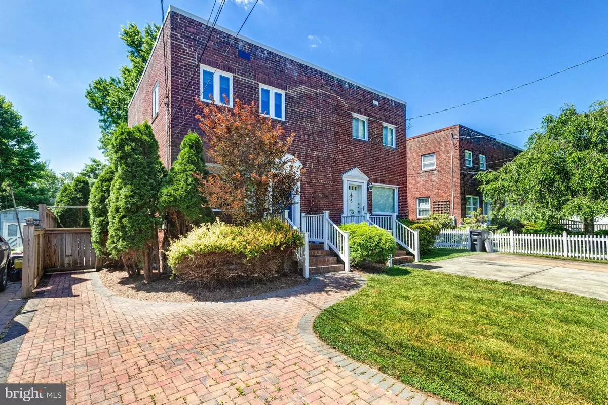 Alexandria, VA 22301,5-A CUSTIS AVE E
