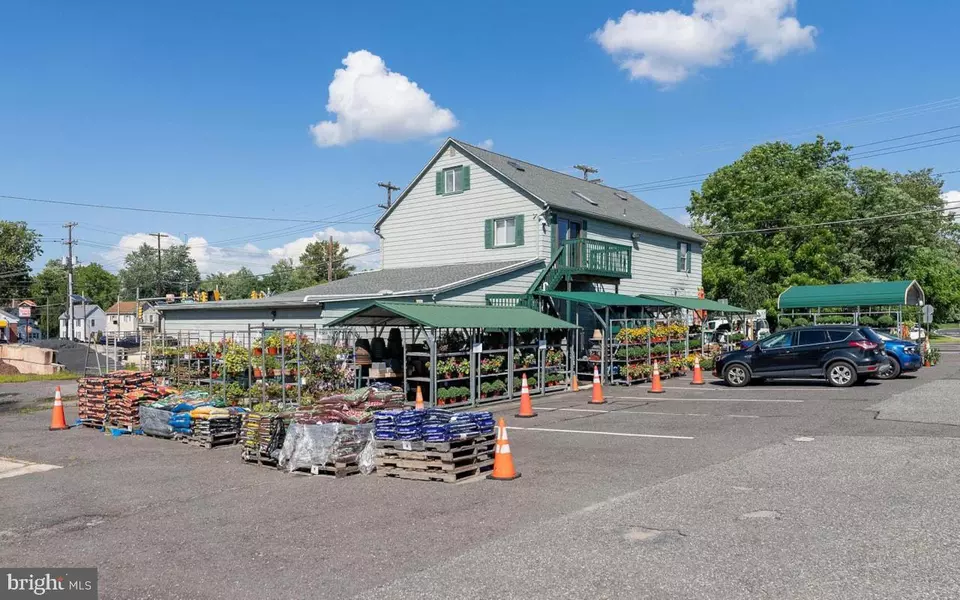 100 ARK RD, Mount Laurel, NJ 08054