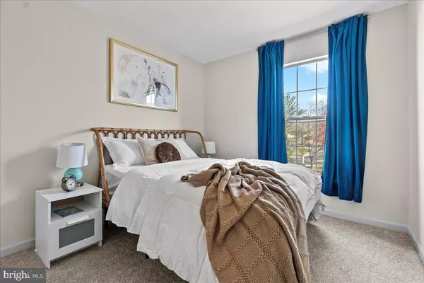 Woodbridge, VA 22192,2076 BOWLINE LOOP