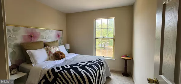 Woodbridge, VA 22192,2076 BOWLINE LOOP