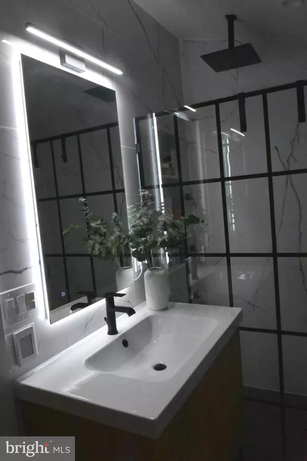 Ewing, NJ 08628,28 DELAWARE AVE