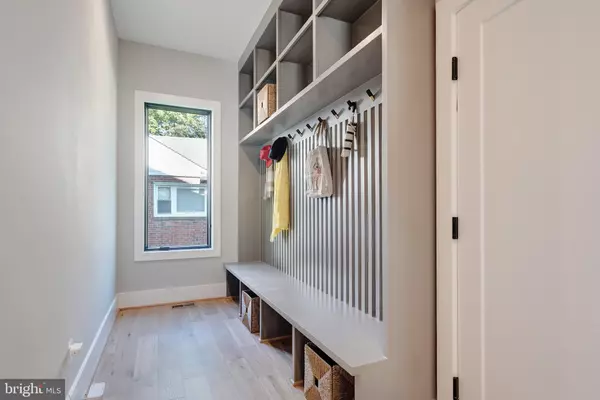 Falls Church, VA 22043,2118 GREENWICH ST