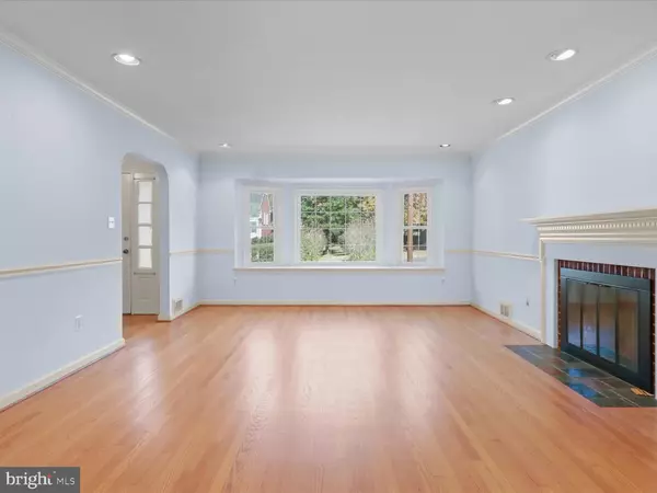 Alexandria, VA 22302,1002 BEVERLEY