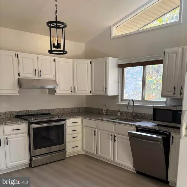 Springfield, VA 22152,7826 GLENISTER DR