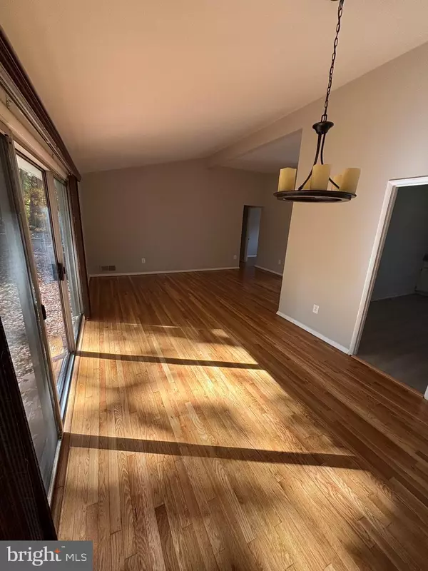 Springfield, VA 22152,7826 GLENISTER DR