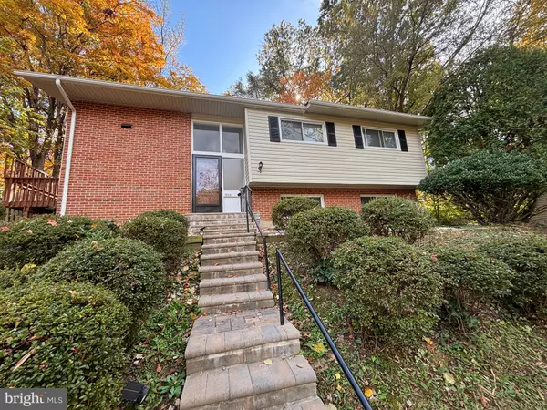 Springfield, VA 22152,7826 GLENISTER DR