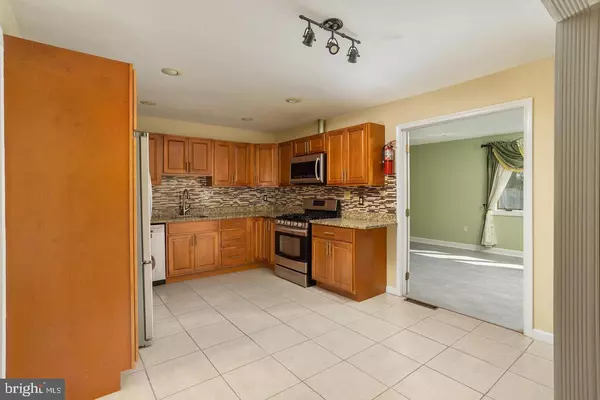 Hamilton, NJ 08690,2 GREAT OAK RD