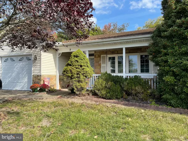 7 CAMBRIDGE CT, Southampton, NJ 08088
