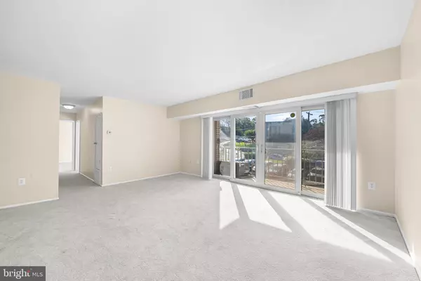 Bladensburg, MD 20710,5204 NEWTON ST #304