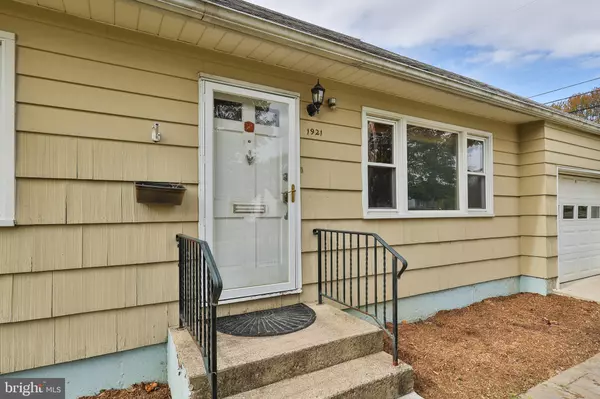 Bethlehem, PA 18017,1921 GREENLEAF ST