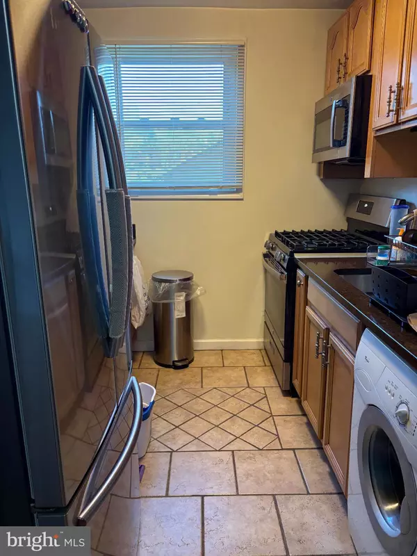 Hyattsville, MD 20781,3827 HAMILTON #D-203