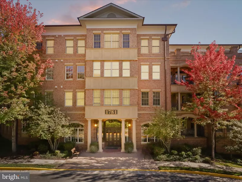 1781 CHAIN BRIDGE RD #303, Mclean, VA 22102