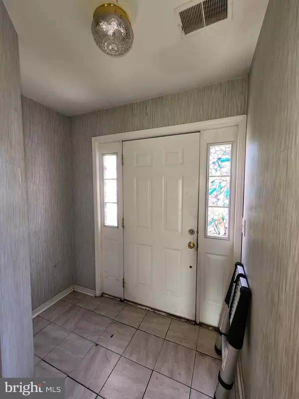 Waldorf, MD 20603,11207-B BARNSWALLOW PL