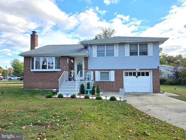 120 E CENTER AVE, Maple Shade, NJ 08052