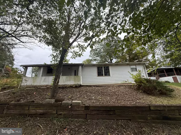 2 BROWN LN, Pine Grove, PA 17963